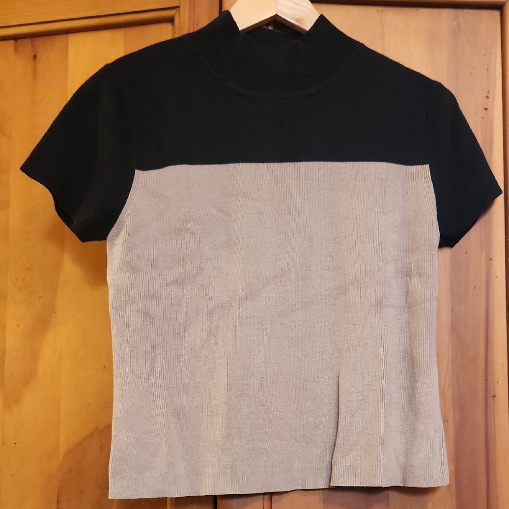 Black and Tan Short Sleeve Women's Knit Top